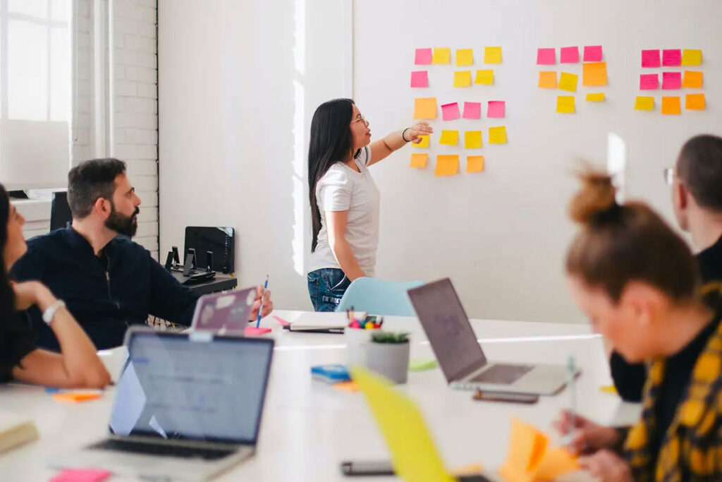 Étudiants en formation professionnelle en cours.